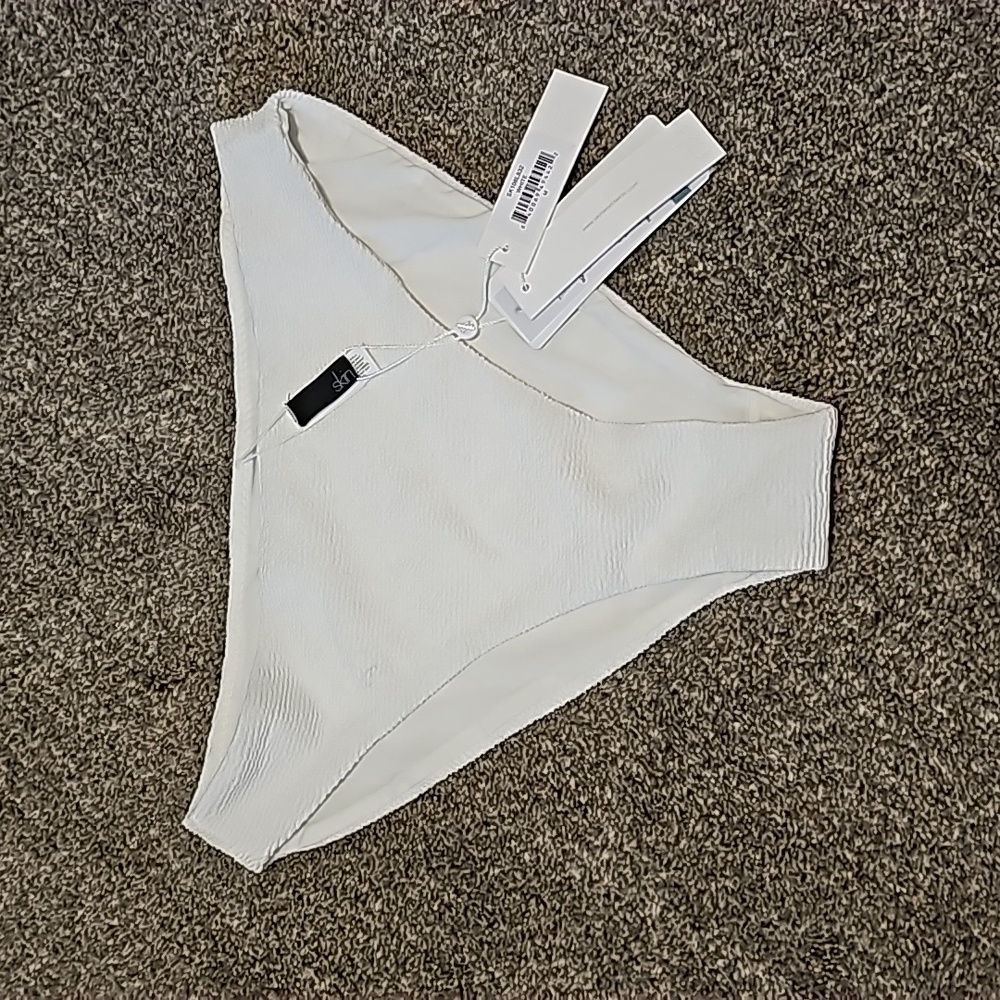 Skin Worldwide White Texture Swim Bottoms Size Small or Medium